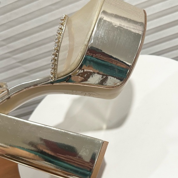 Elegant Silver Platform Heels - Picture 9 of 14